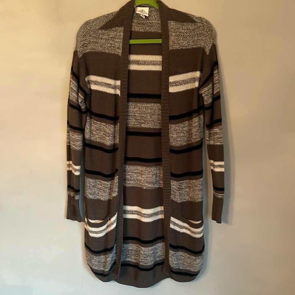 Women’s St John Bay Cardigan Sweater Green and White Light Weight. Size Small